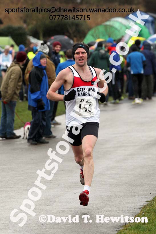 Chris Parr brings Gateshead home to victory in the senior mens Royal Signals Relays, Hetton. Photo: David T. Hewitson/Sports for All Pics